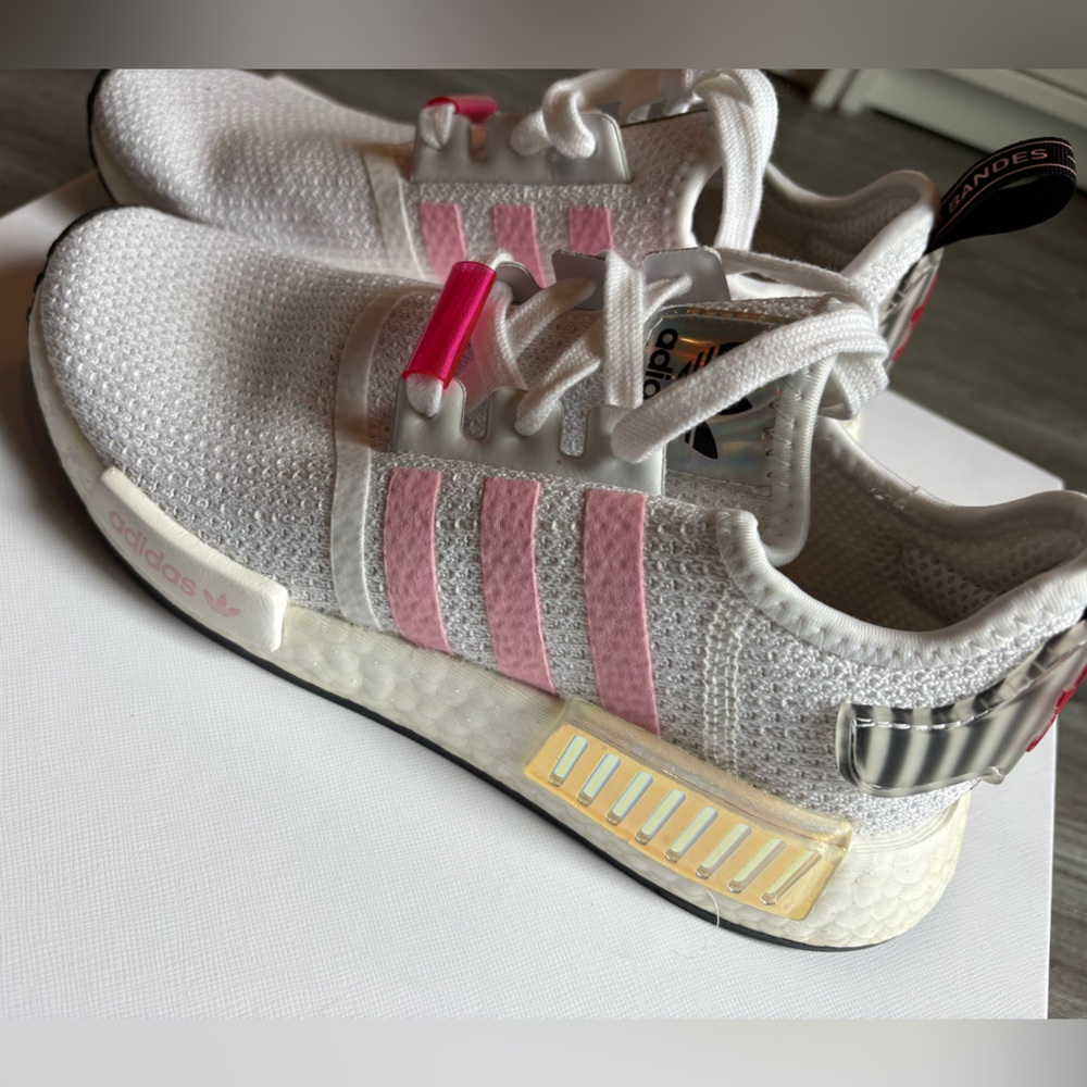 Adidas Originals womens Nmd_r1 Sneaker, White/True Pink/Vivid Red  FZ3777 - Picture 4 of 7